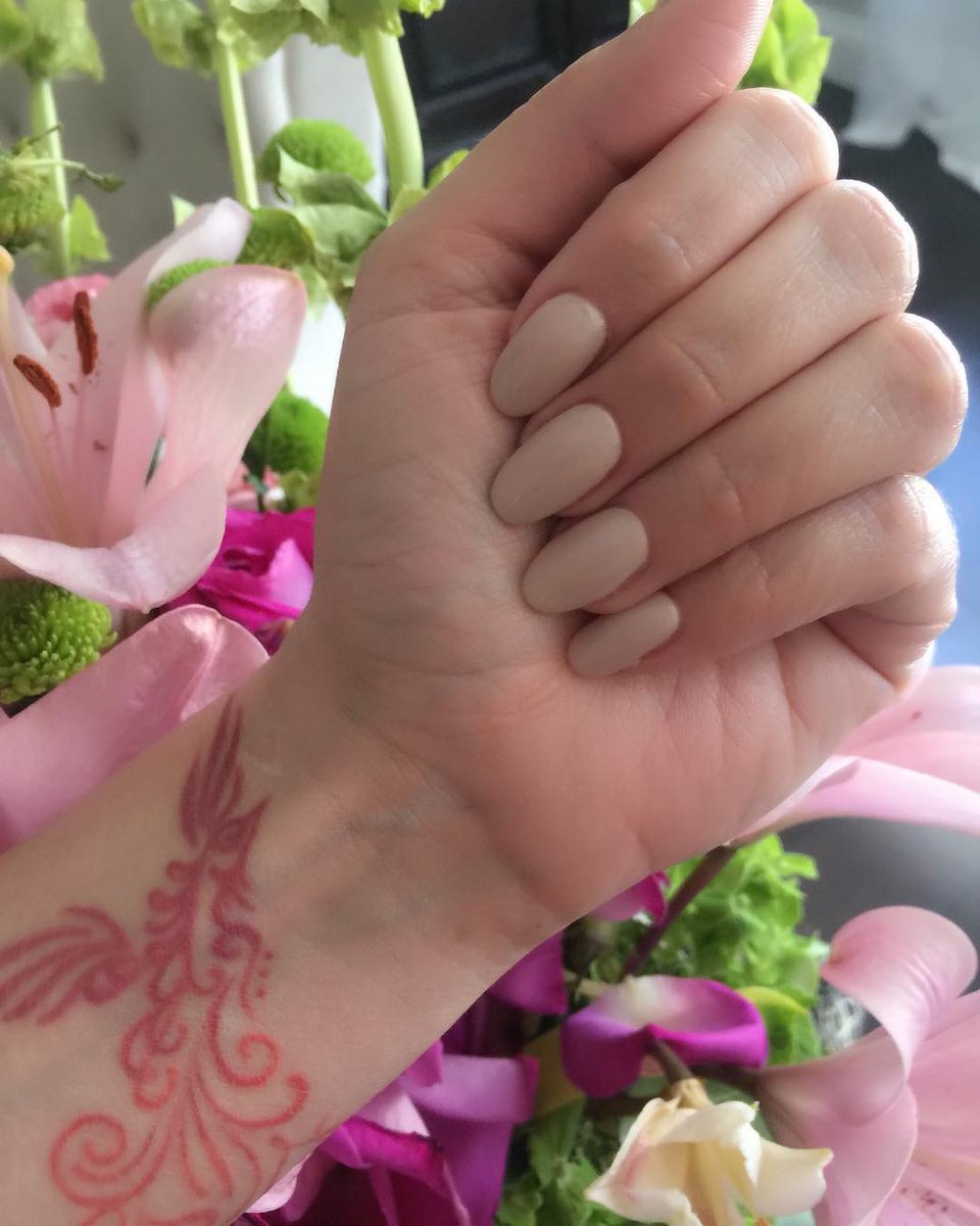 dayanarapr's tweet photo. Gracias @ellendoesnails
For coming home & making my nails Beautiful...💫🦠💉 Para ir linda a mi 2ndo tratamiento! (Viernes)
#yPorQueNo ?🥰 #MyFriends #MeQuieren #SentirmeBien #Apoyada #LiftingSpirits #Smile #AveFenix #Phoenix #RisingUp #RisingUpStronger
💅@opi #DoYouTakeLeiAway https://t.co/7DZOr1i4zJ