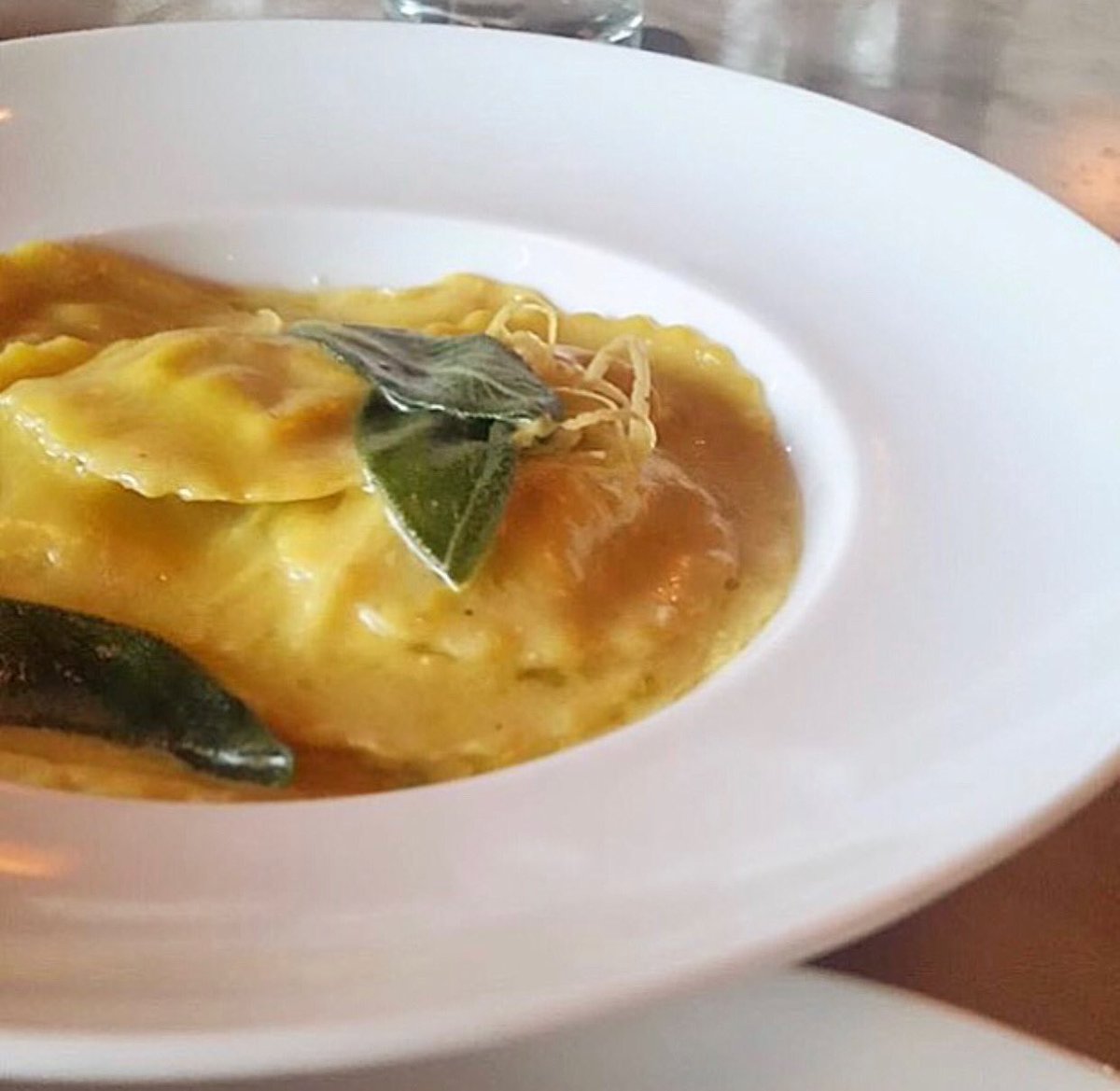 OsteriaMozza's tweet photo. 🌟 Pasta Tasting Tuesday 🌟 For the more adventurous at heart: Calf's brain ravioli with burro e limone 💫 #mozzaplex 🍋👇🏽 https://t.co/A8ZcpL1UtY