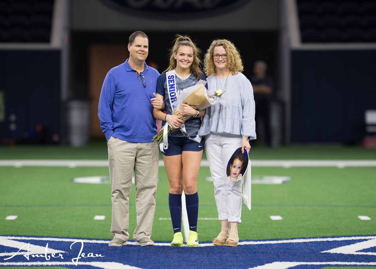 amberjeanphotos's tweet photo. Cen10 Girls Soccer Senior Night 2019 @cen10_soccer 

Complete gallery can be found at https://t.co/DVDdpaRuKF under sports downloads. https://t.co/f6Xx5eNH74