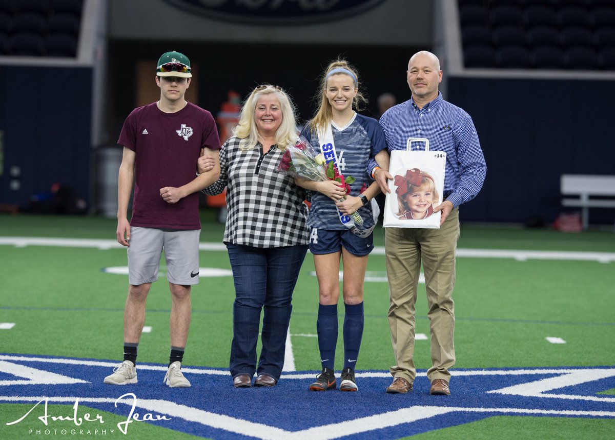 amberjeanphotos's tweet photo. Cen10 Girls Soccer Senior Night 2019 @cen10_soccer 

Complete gallery can be found at https://t.co/DVDdpaRuKF under sports downloads. https://t.co/f6Xx5eNH74