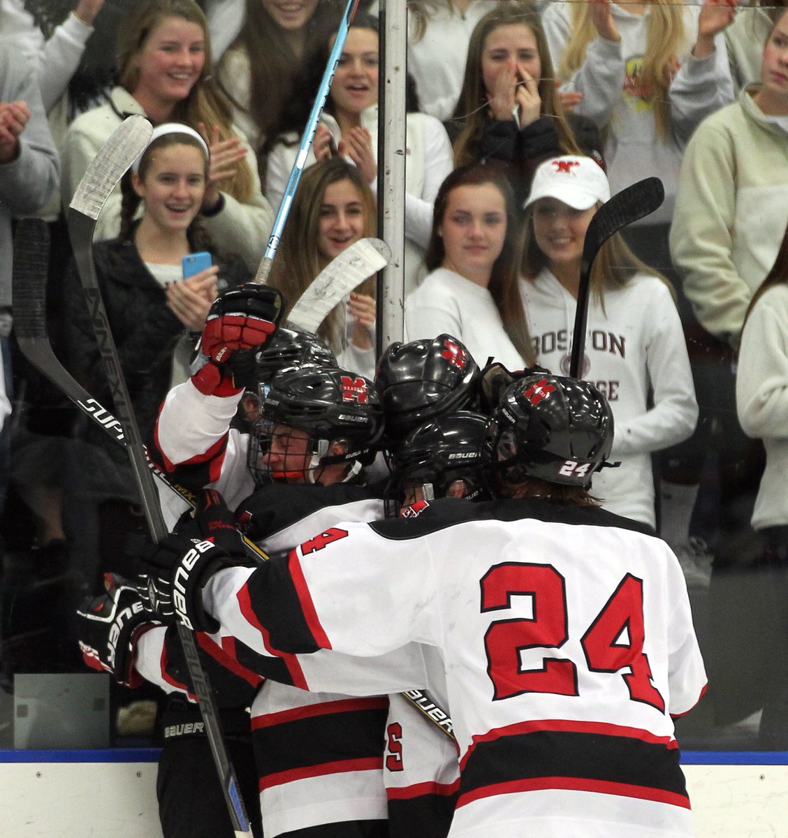 PhilStacey_SN's tweet photo. Most HS hockey wins in 2010s:
@HeadersHockey 156
@SJP_Hockey 148
@Mascohshockey 122
@DanversHSHockey 119
@BevPuckSquad 105
@bigbluehockey_ 103
@TannerAthletics 74
@FenwickPuck 72
@WitchesSports 34 (7 seasons)
@EssexTechHockey 19 (3 seasons)
@HockeyHw 16 (3 seasons)
@MassHSHockey https://t.co/unRhPrnQ5J