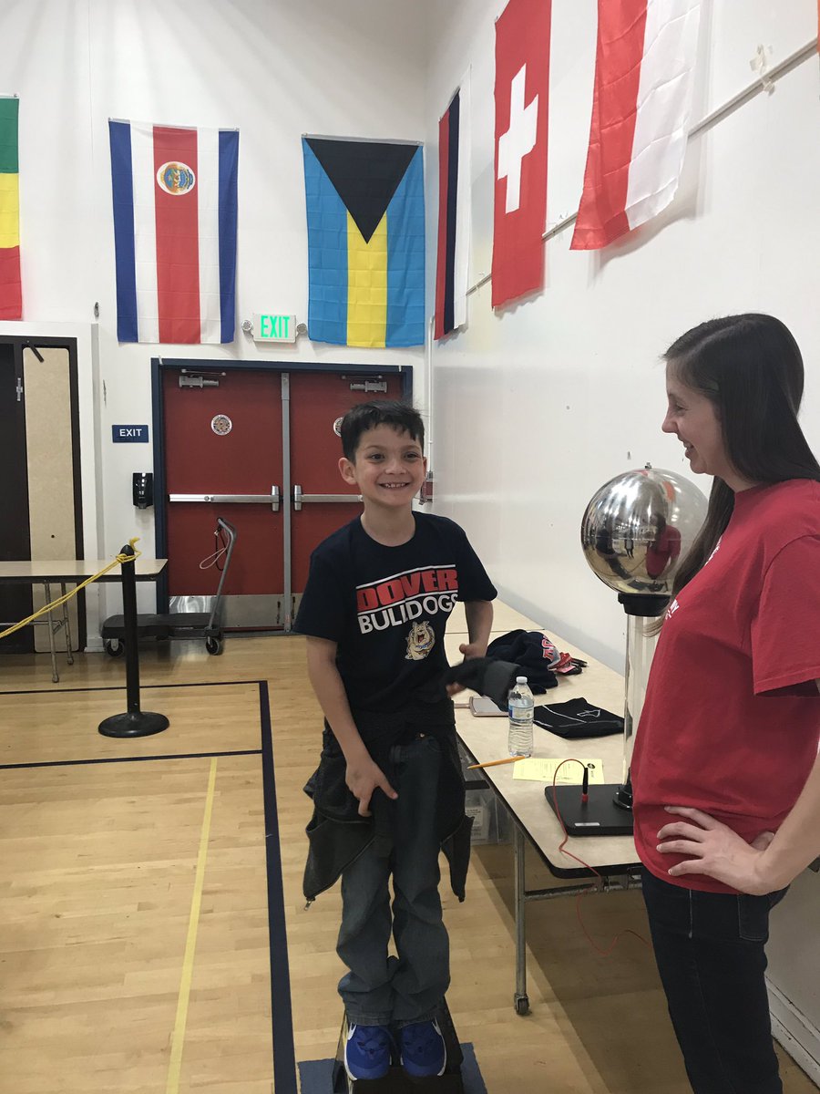 vickiej10's tweet photo. This student just used the Van de Graaff and now his hair has some static @Dover_Academy #explorit https://t.co/XBgpXNFg7N