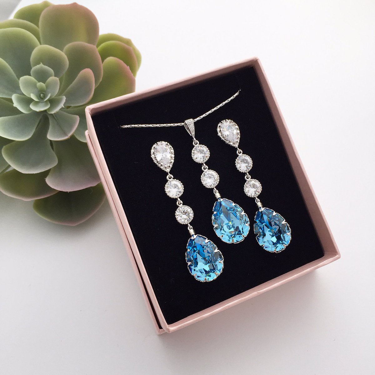 earringsnation's tweet photo. Handmade Aquamarine Swarovski crystal bridal Jewelry set from EarringsNation #bridalfashion #aquamarine #weddinginspiration #TodayMarch19 https://t.co/yWSAZ5Obg7