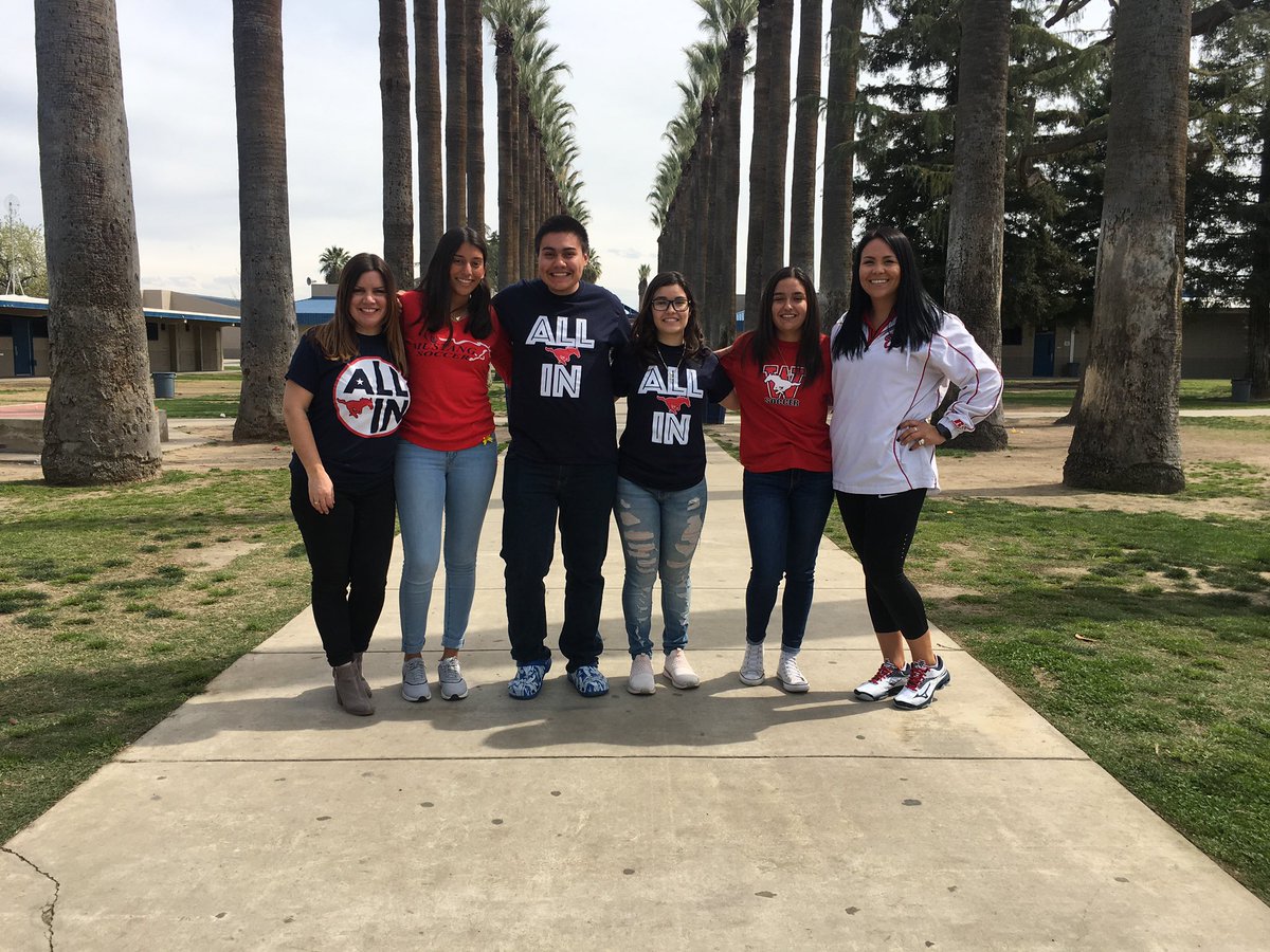 TJUHSD_AVID's tweet photo. Congratulations to TW AVID! 4 of their seniors were awarded the prestigious Dell Scholarship! They will receive $20,000 and a Dell computer! Way to go Victoria Ortiz, Harold Garcia, Esmeralda DeAnda, and Martha (Ruby)DeAnda! ♥️🐴💙Shout-out to their teachers Sozinho &amp; Lopez too! https://t.co/iXxpuf8b7g
