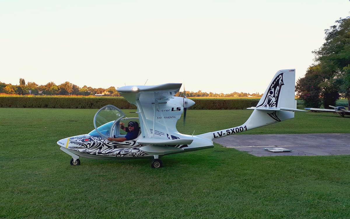 gustavolepez's tweet photo. #superpetrel @puebloesther @1978_facundo una estupenda tarde volando en cercanías de @AIR_Rosario @aviacionline https://t.co/n4sAYsxoxV