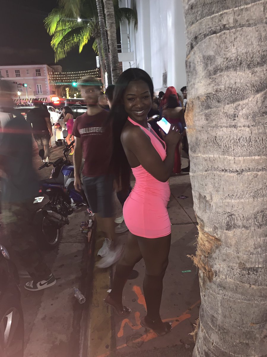 chloetarae's tweet photo. Asked to see the boss so the sent me. #MiamiSpringBreak2019 https://t.co/TjiCeodYY5