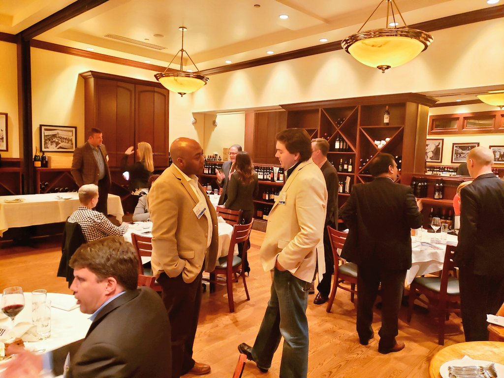 CXOseth's tweet photo. #stl leaders discussing #DigitalTransformation in this cross industry #cxodinner. @servicenow thanks for sponsoring and @CIOsynergy hosting.  Another great event. https://t.co/Wl7JnEmE0h