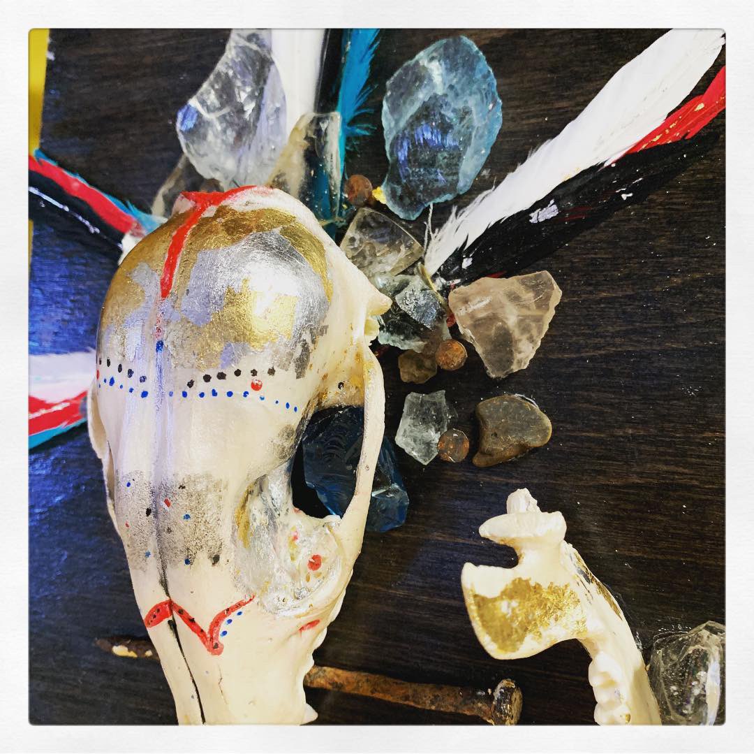 princessshannon's tweet photo. Sold contact for other items, collaborations or commissions #art #artwork #skull #designs #custompieces #originalart #artwork #modern #brutal #primitive #foundobjects #animalskulls #feathers https://t.co/KLOFnuzblp