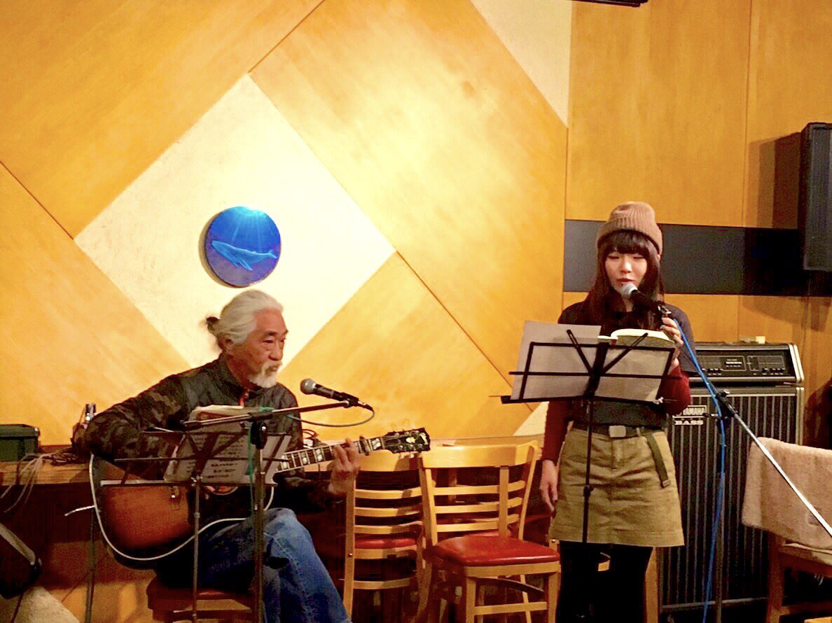 CHIAKI_216's tweet photo. みんないくつになっても
可愛いと思われたくて
格好良いと思われたくて。
顔って大事やなぁと思う。雰囲気も。
好きな人からは褒められていたいよね。
何を、誰を、大切にしたいのか、やなぁって思う。
電車めっちゃ揺れるや〜ん🚞笑
ずっと、好きが周りにある処にいたい。
いつも写真ありがとう🤳💕 https://t.co/2zJObE5qDP