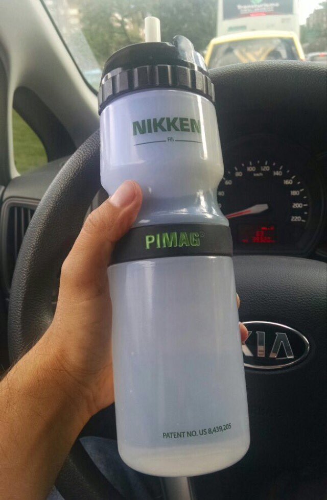 Maryrinmal's tweet photo. @SofiGomezU @themusicpimp Hace dos años que no compro ni tomo una botella plástica!! Gracias a este mega invento estoy poniendo mi granito de arena. https://t.co/UsMWRkf1bi
