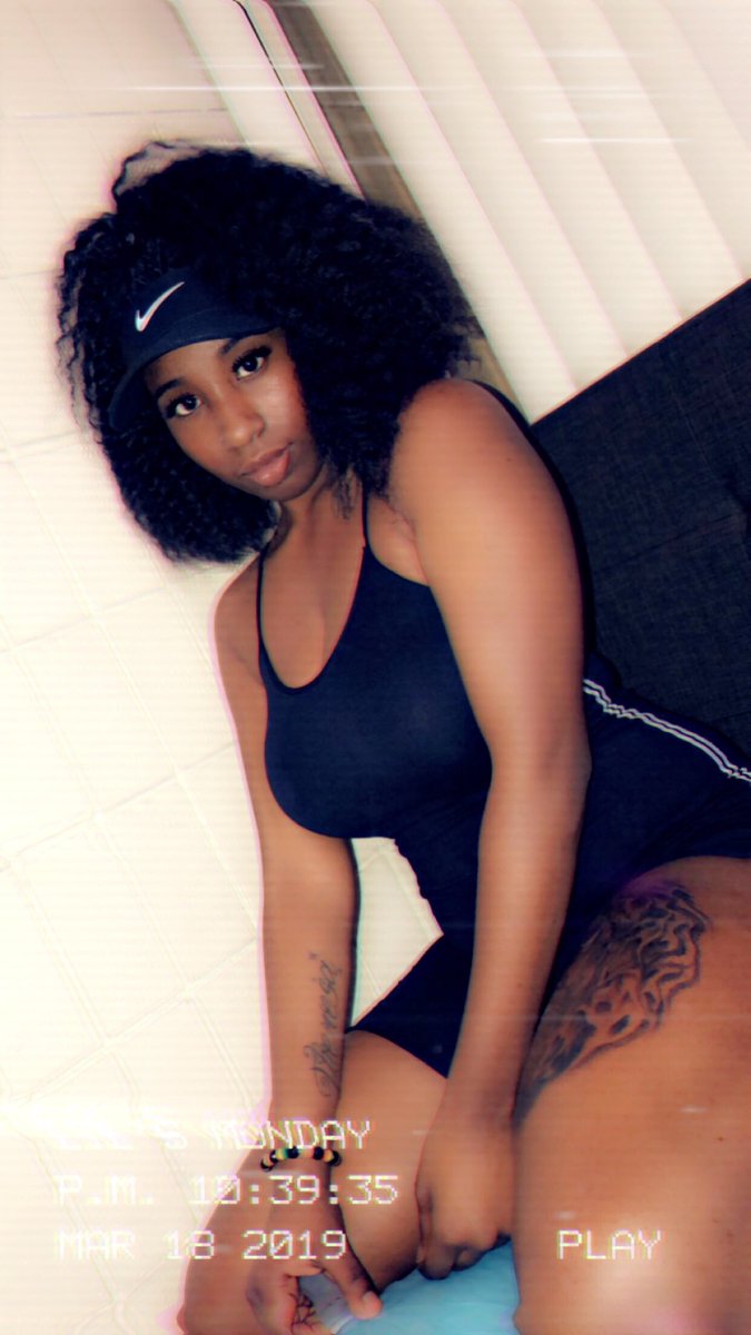 RissThick's tweet photo. Boy you just don’t know 😏🍫 https://t.co/6u91OZ2sKc