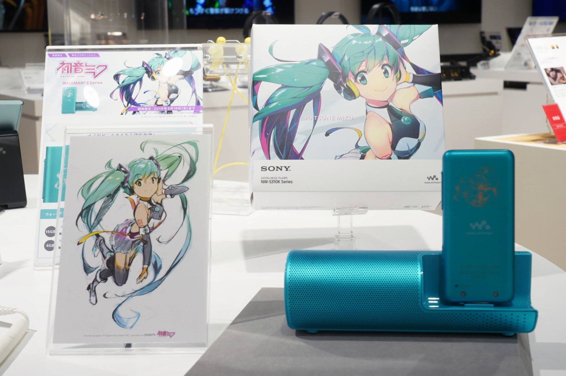 تويتر ソニーストア 銀座 على تويتر ウォークマン 初音ミク コラボモデル登場 ソニーストア札幌 2周年を記念して ウォークマンsシリーズ 初音ミク の限定コラボレーションモデルが登場 店頭でデザインをご覧いただけます ぜひお立ち寄りください
