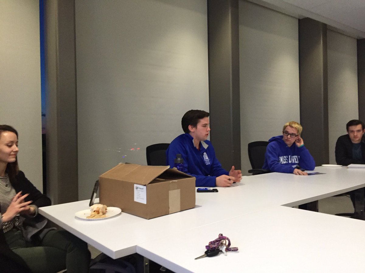 UMLDemocrats's tweet photo. We had a great meeting tonight!! We had a representative in from College Dems of MA, talked about the 2020 race, and heard from candidates for the upcoming SGA election!! #UMLDems @RyanCforTrustee @hannahcasey24 https://t.co/ZcIV5uXvOs