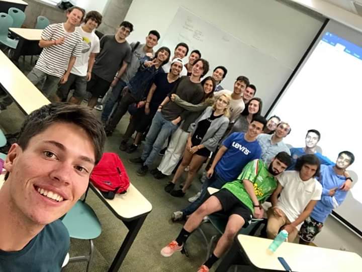 ELEGIR_uchile's tweet photo. ¡Gran Primera Reunión del año!

Planeando con todo lo que será este 2019💛💙💪 https://t.co/KSx14ULGYt