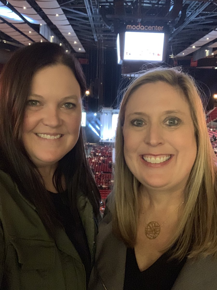 sgracepdx's tweet photo. #IAmBecoming #michelleobama https://t.co/Wc4P5Jrn48