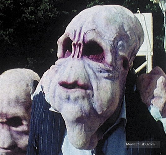 meanwinniejean's tweet photo. How could you not love Bad Taste's mix of gross and hilarious slapstick. 🧟♂️ #badtastemovie #horrorcomedy #darkcomedy #peterjackson #peterjacksonbadtaste #alienmovies #horror #horrormovies #flesheating #crazyaliens #aliencomedy #alieninvasion #alienseathumans #funnyaliens https://t.co/Hoe8xKSz63