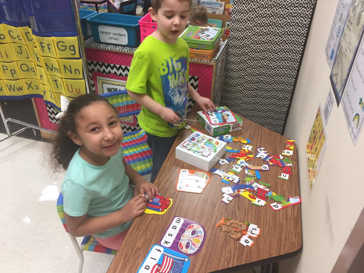 ChristaGoodell's tweet photo. Literacy centers are easily adjusted to target different literacy skills. I enjoy creatively weaving these skill sets together so that my students can apply their learning to access new texts and complete different reading activities. 📚📝❤️ #loveclp https://t.co/h3Ym16mtig