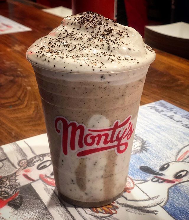 MontysGdBurger's tweet photo. Salted Carmel Coffee Shake 😲 #haveityourway #makeyourshake #HIG https://t.co/blRIZMrVBt