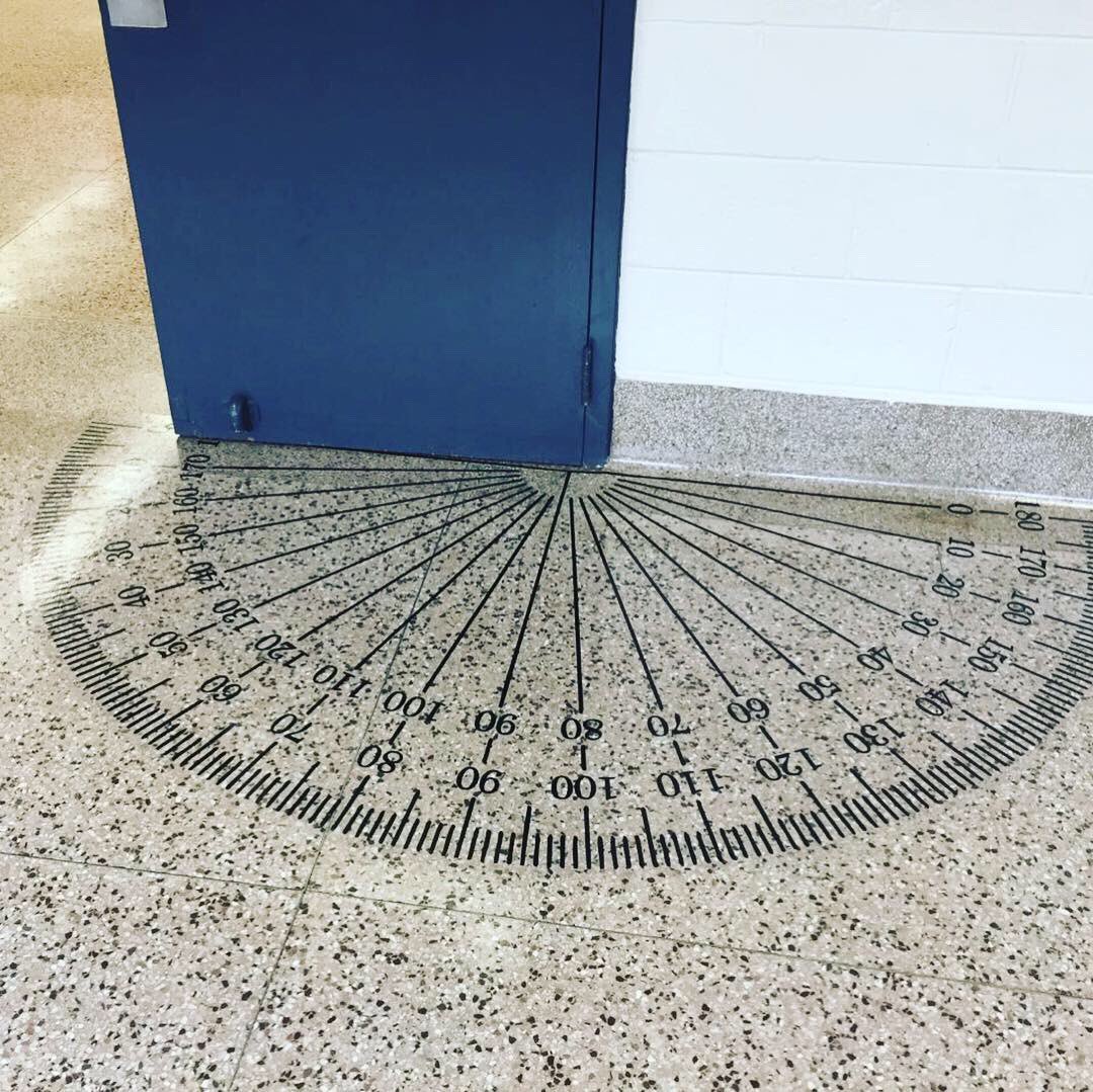 JsvSauve's tweet image. Our new math installation in the intermediate corridor! 📐👑🦁#makemathreal #mathiseverywhere