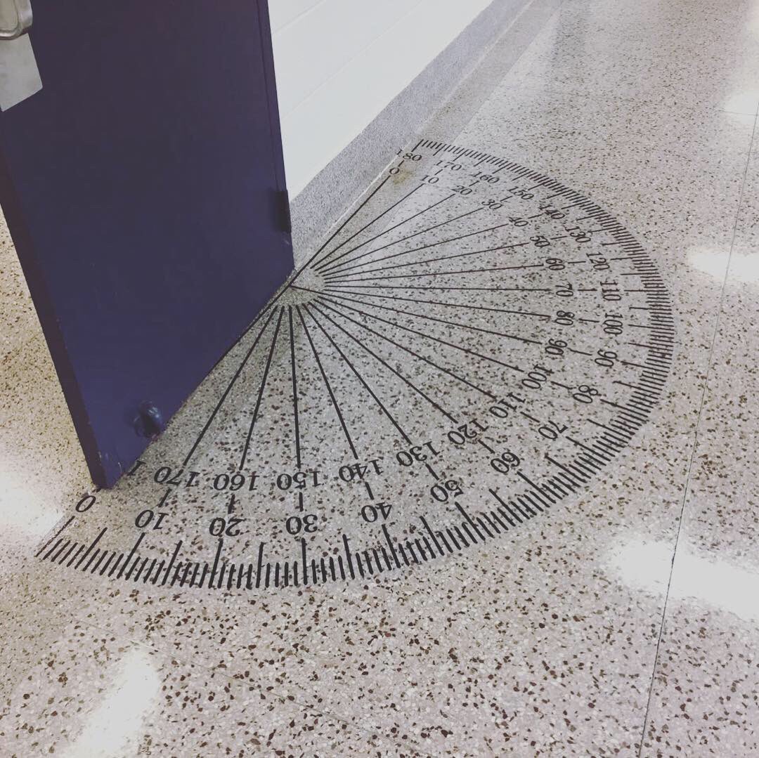 JsvSauve's tweet image. Our new math installation in the intermediate corridor! 📐👑🦁#makemathreal #mathiseverywhere