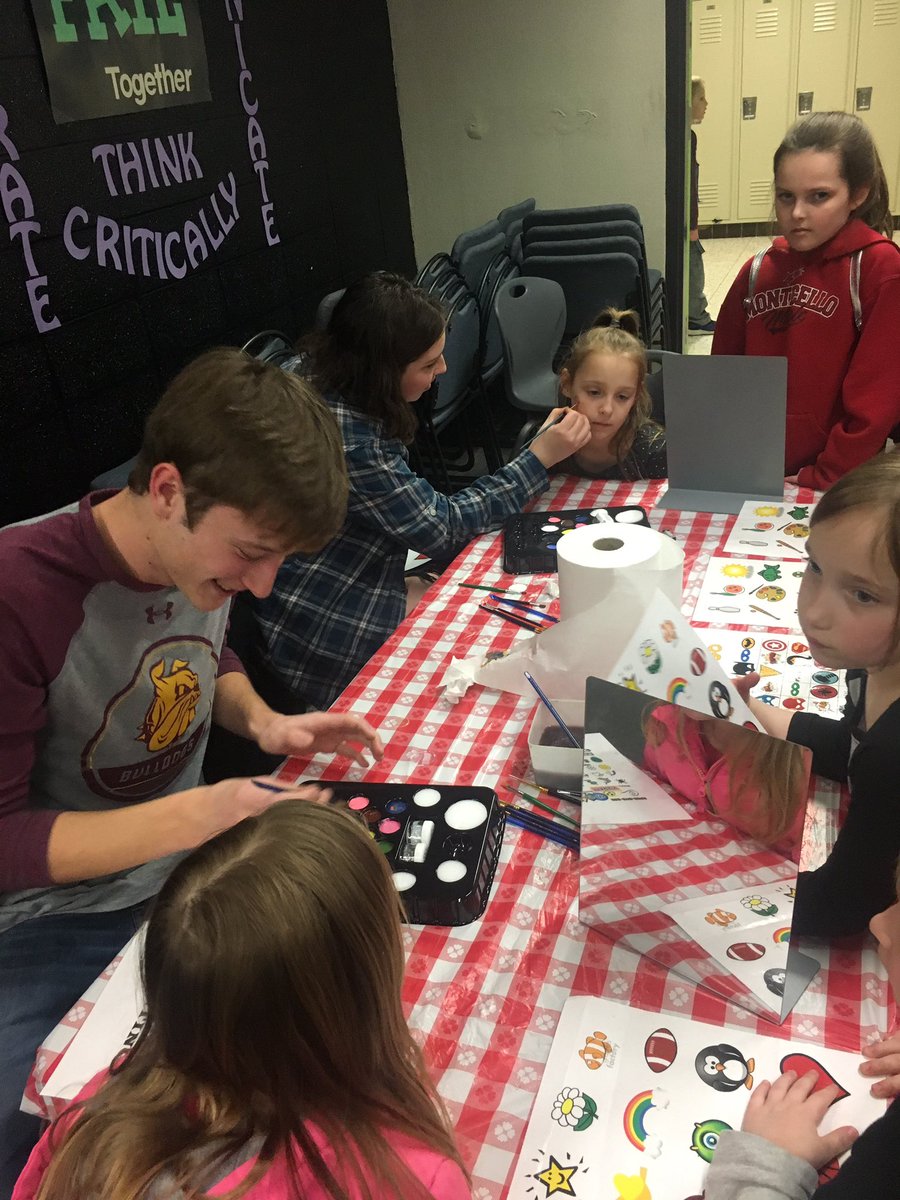 TrishaAbel's tweet image. Thank you to everyone that came out to our District Art Show tonight! It was a HUGE success! We are so proud of our student artists! #MontiMagic #montiarts #magicpride #artshow #k12art #artsmatter #proudteacher