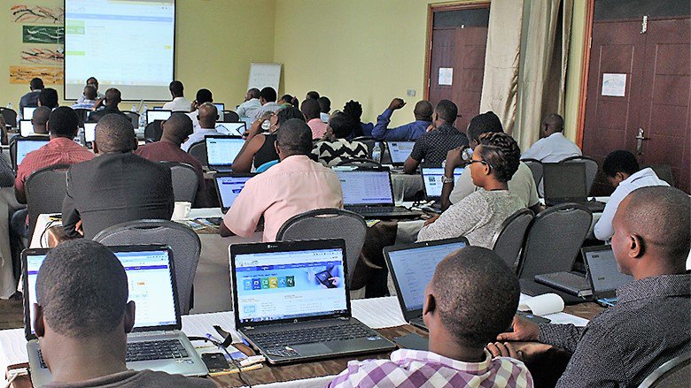 WorldBankGroup's tweet photo. #Rwanda is the 1st African country to implement an electronic #procurement system. See how it's fighting #corruption and improving #transparency https://t.co/1ZnuBo86d0  #UnitedAgainstCorruption https://t.co/0UUNN0hsCZ