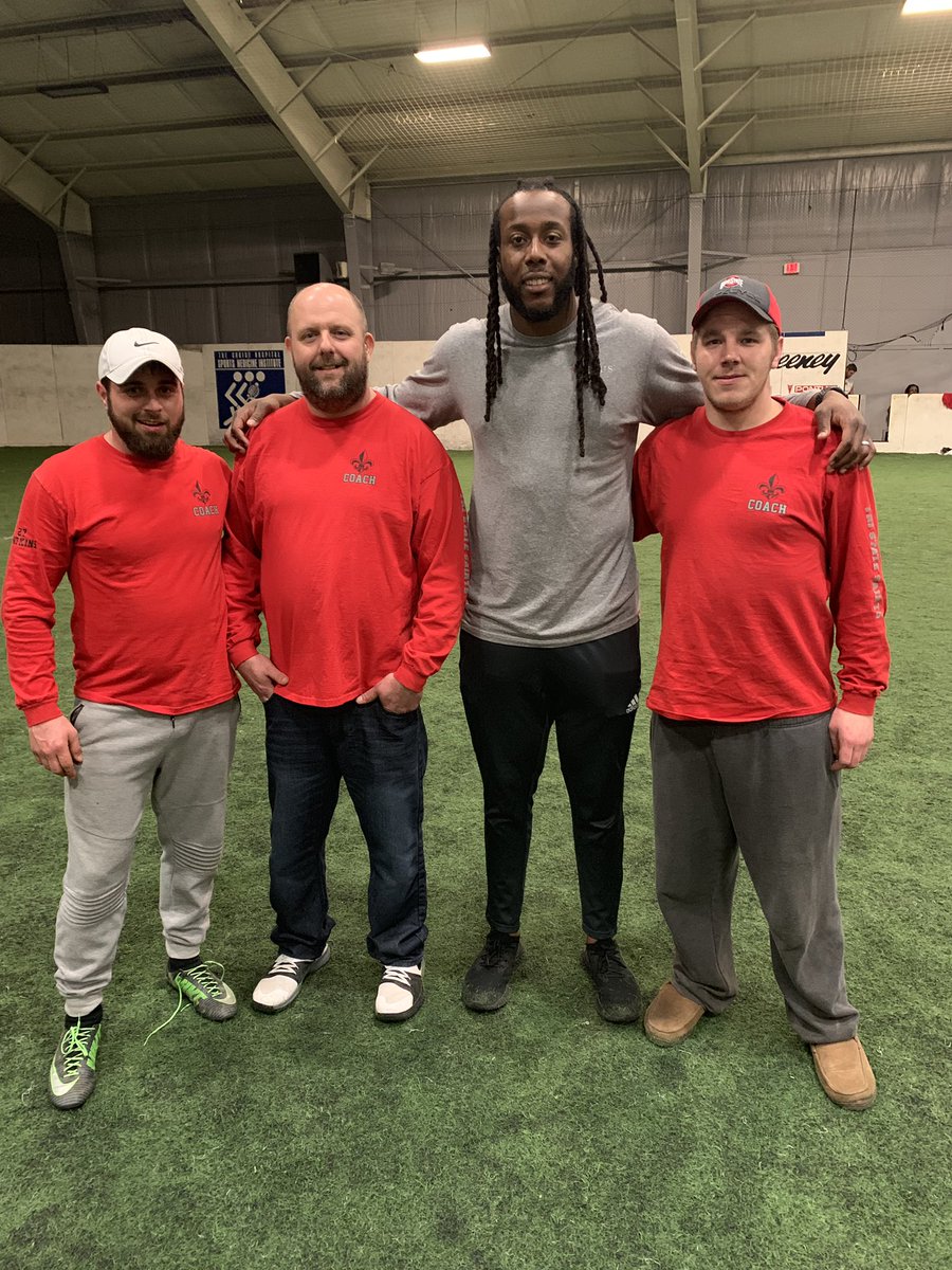 tristatesaints's tweet photo. Huge shoutout to Former Cincinnati Bengal and Tampa Bay Buccaneer @W_Clarke98 for coming out to practice tonight and giving our guys some tips to improve their game! 💯💪🏻⚜️ #WLSS #StriveForGreatness #UnfinishedBusiness #OneUnit #SaintsUp https://t.co/8OmTsA6Lvf