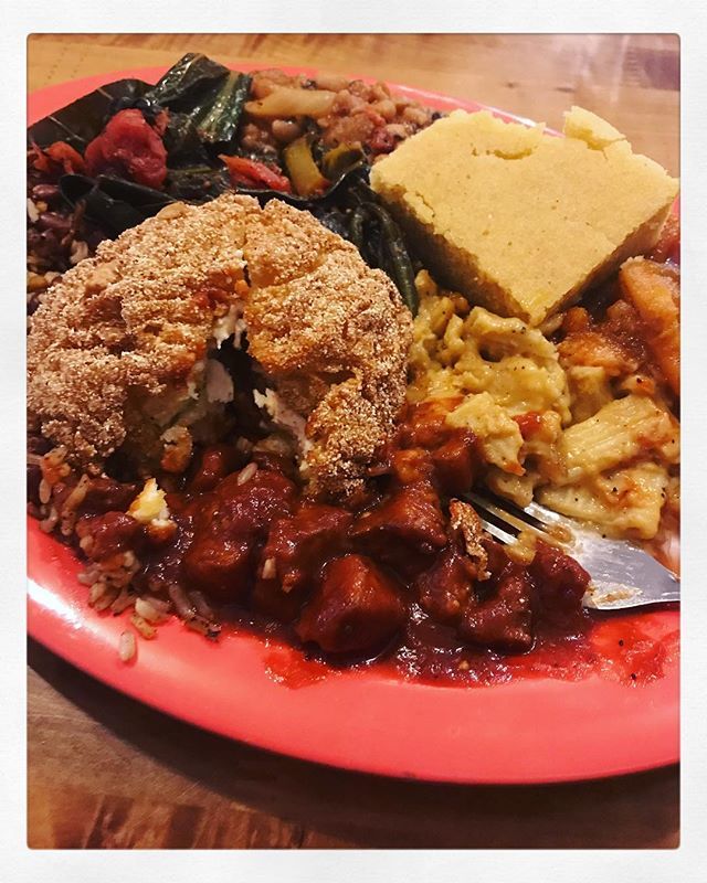 Pure perfection <a href="/souleyvegan/">TAMEARRA DYSON'S SOULEY VEGAN</a> vegan soul food in Oakland!!! #veganeats #oakland #souleyvegan #dinner #bayarea #friedtofu #collardgreens #foodie #bayarea #dining #cornbread #eastbay #vegan ift.tt/2UMpMc7