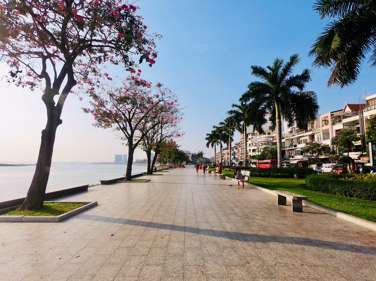 Just arrived in #PhnomPenh and the city looks nice! Good morning #Cambodia 🇰🇭 What a beautiful day ☀️ #expeditionmusic #expeditionmusicasia #sunshine #morningview #lake #asiatour #travelexperience #aroundtheworld