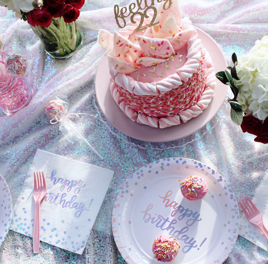3rdandLuxe's tweet photo. From sweet treats to florals, 3RD &amp; LUXE has you covered for a beautiful birthday, holiday, bridal, or baby shower! #3RDANDLUXE #BoutiquePlanningService #EventStylists #ContentCreators #PartyBlog #customscakes #cakepops #floraldesign https://t.co/OGGEvz5DfR