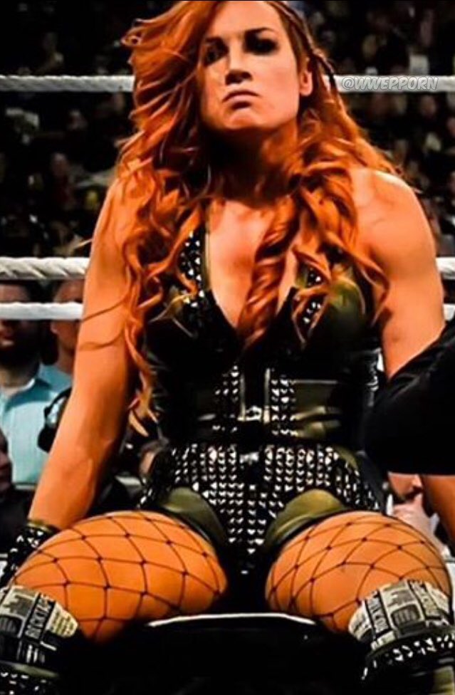 WWEPPorn™ on X: Becky Lynch getting ready🔥 #Raw #WrestleMania