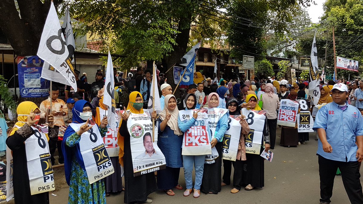  Suasana antusias warga menyambut hadirnya cawapres bang  Viral Hastag #inaelectionobserversos, Pesan : WASIT JANGAN IKUT MAIN  !!!
