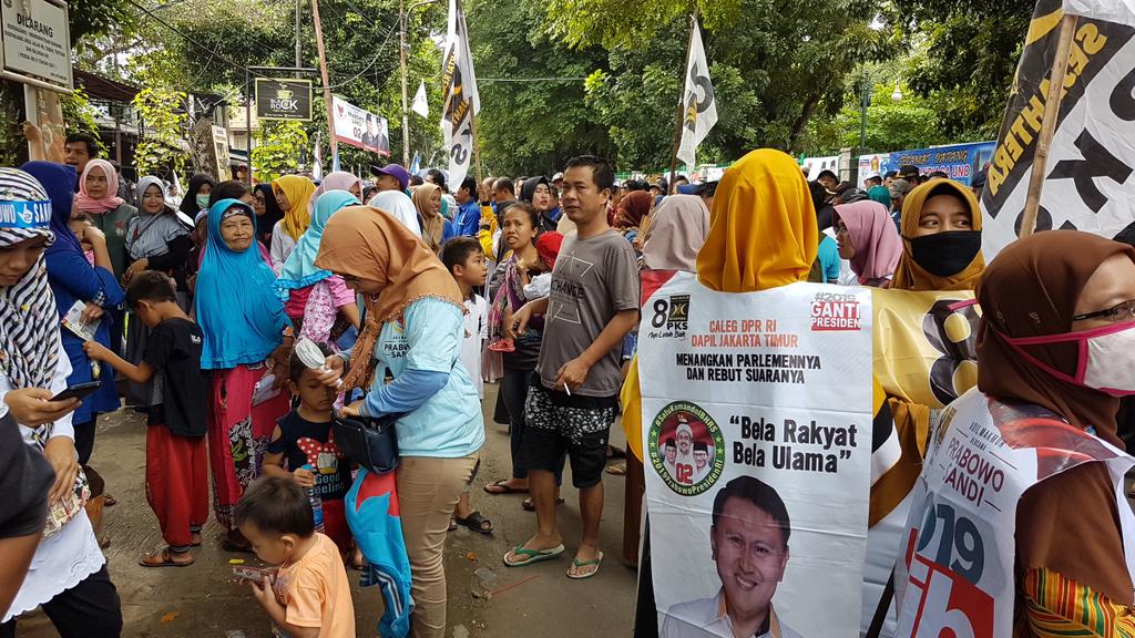  Suasana antusias warga menyambut hadirnya cawapres bang  Viral Hastag #inaelectionobserversos, Pesan : WASIT JANGAN IKUT MAIN  !!!