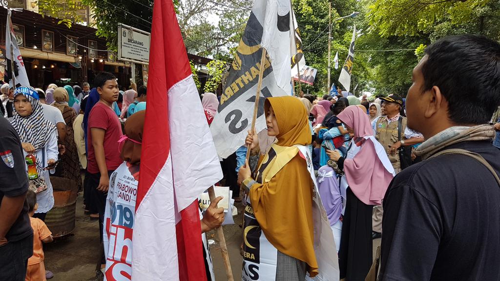  Suasana antusias warga menyambut hadirnya cawapres bang  Viral Hastag #inaelectionobserversos, Pesan : WASIT JANGAN IKUT MAIN  !!!