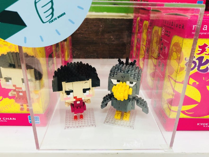 東急ハンズ新宿店 新発売 チコちゃんに叱られる グッズよりチコちゃんとキョエちゃんのナノブロックと キョエちゃんのクッションが本日より販売開始 特にナノブロックは東急ハンズ先行販売となっておりますので必見です チコちゃんグッズ