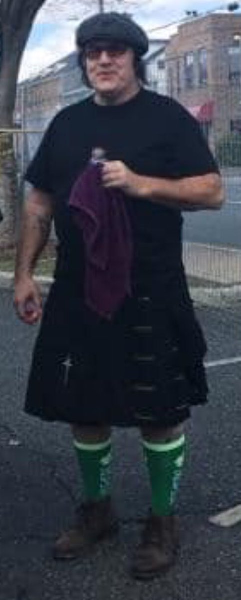 johnny_sexx's tweet photo. #LovingLife #BackseatHooligans Outside grabbing some fresh air before hitting the stage. @bcksthooligans @HighlandKilt @Bullboxershoes https://t.co/MdUFBlmvpt