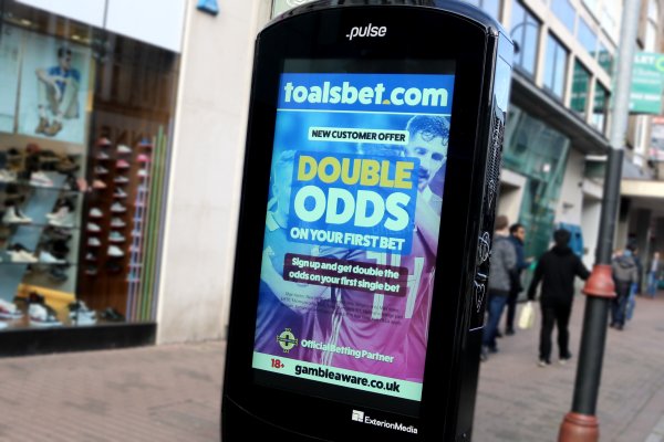 GlobalNIreland's tweet photo. We'll bet this latest campaign from @ToalsBookmakers is unmissable on the new #pulsesmarthubs across Belfast City Centre #DOOH #OOH #pulsesmarthub #digitaladvertising #digital #outofhome #Belfast https://t.co/e7k4118Bgh