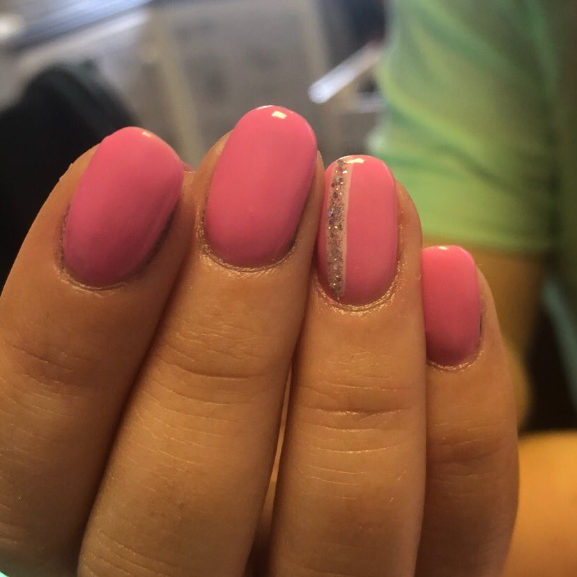 NLNails94's tweet photo. On Wednesdays we wear pink 💕 

#gelpolish #meangirlsqoute #pink https://t.co/uMj3sKzgLn