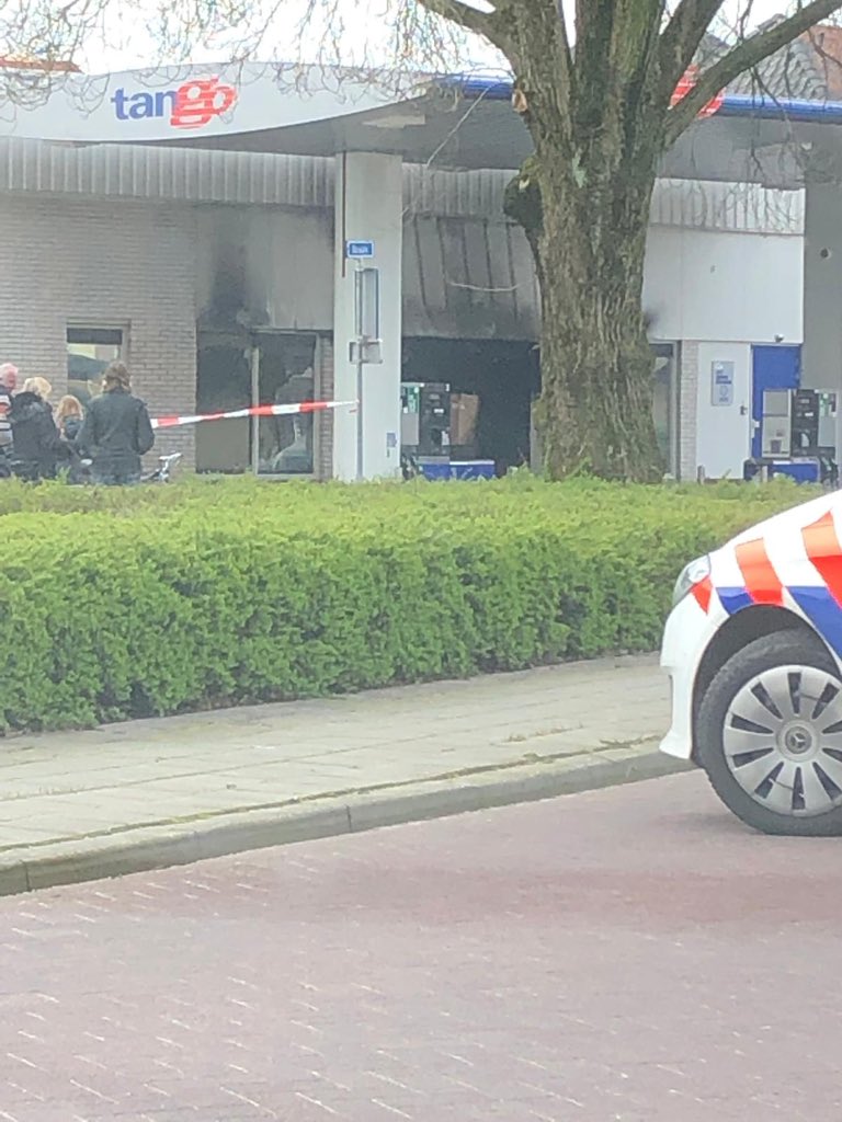 LuukWeernink's tweet photo. @MikeGerritsen Lijkt mee te vallen, gelukkig niemand gewond. https://t.co/1wkraJ8WPB