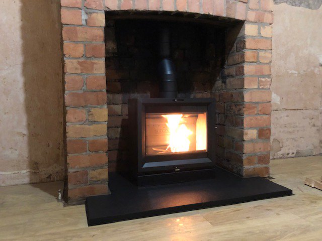 fireflystoves's tweet photo. Lovely Stovax View wide. 👌🔥 #worcester https://t.co/M8yJwVv8tS
