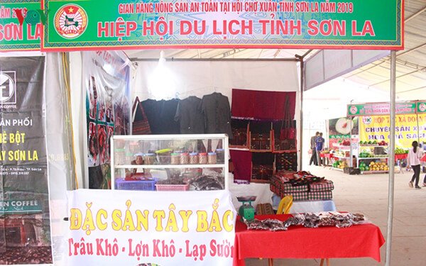 linhnguyenb1's tweet photo. HỘI CHỢ XUÂN KỶ HỢI SƠN LA 2019
#nhabat #chothuenhabat #chothuenhabatkhonggian #bannhabat #thuenhabat #nhabatkhonggian #sanxuatnhabat #baogianhabat #giathuenhabat #sukiennghiaphat #hoicho #xuankyhoi2019 #sonla https://t.co/Pkte0t9jkK https://t.co/c6AuJoJD22