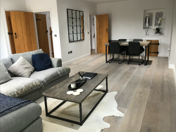 HertfordFloor's tweet photo. GORGEOUS French Oak Engineered Board with base stain &amp; 2 coats of white oil. LOOKS GOOD DOESN'T IT? @HertfordFloor fitted this in Hertford this month #frenchoak #engineeredboard #engineeredwood #basestain #whiteoilforwood #middletohighendwood #luxuryhomes #luxurylifetsyle #home https://t.co/B3A239maKg