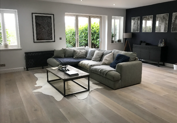 HertfordFloor's tweet photo. GORGEOUS French Oak Engineered Board with base stain &amp; 2 coats of white oil. LOOKS GOOD DOESN'T IT? @HertfordFloor fitted this in Hertford this month #frenchoak #engineeredboard #engineeredwood #basestain #whiteoilforwood #middletohighendwood #luxuryhomes #luxurylifetsyle #home https://t.co/B3A239maKg
