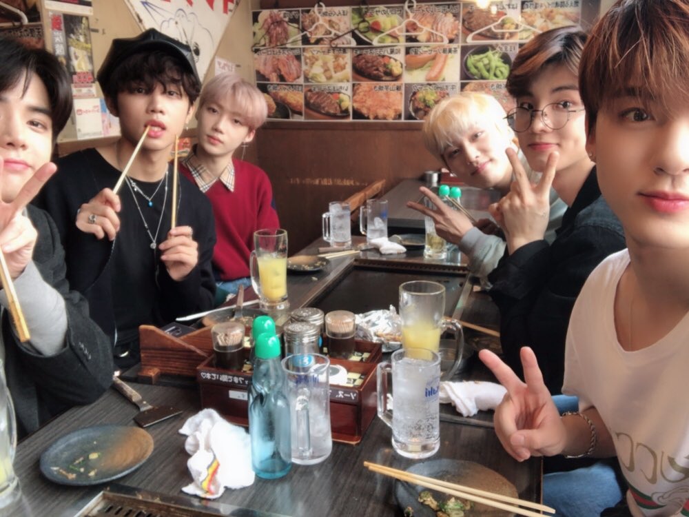 WE_THE_BOYZ's tweet photo. [에릭] 오사카에서 찰칵 
           from Osaka 😎 https://t.co/K1hg61yaWO