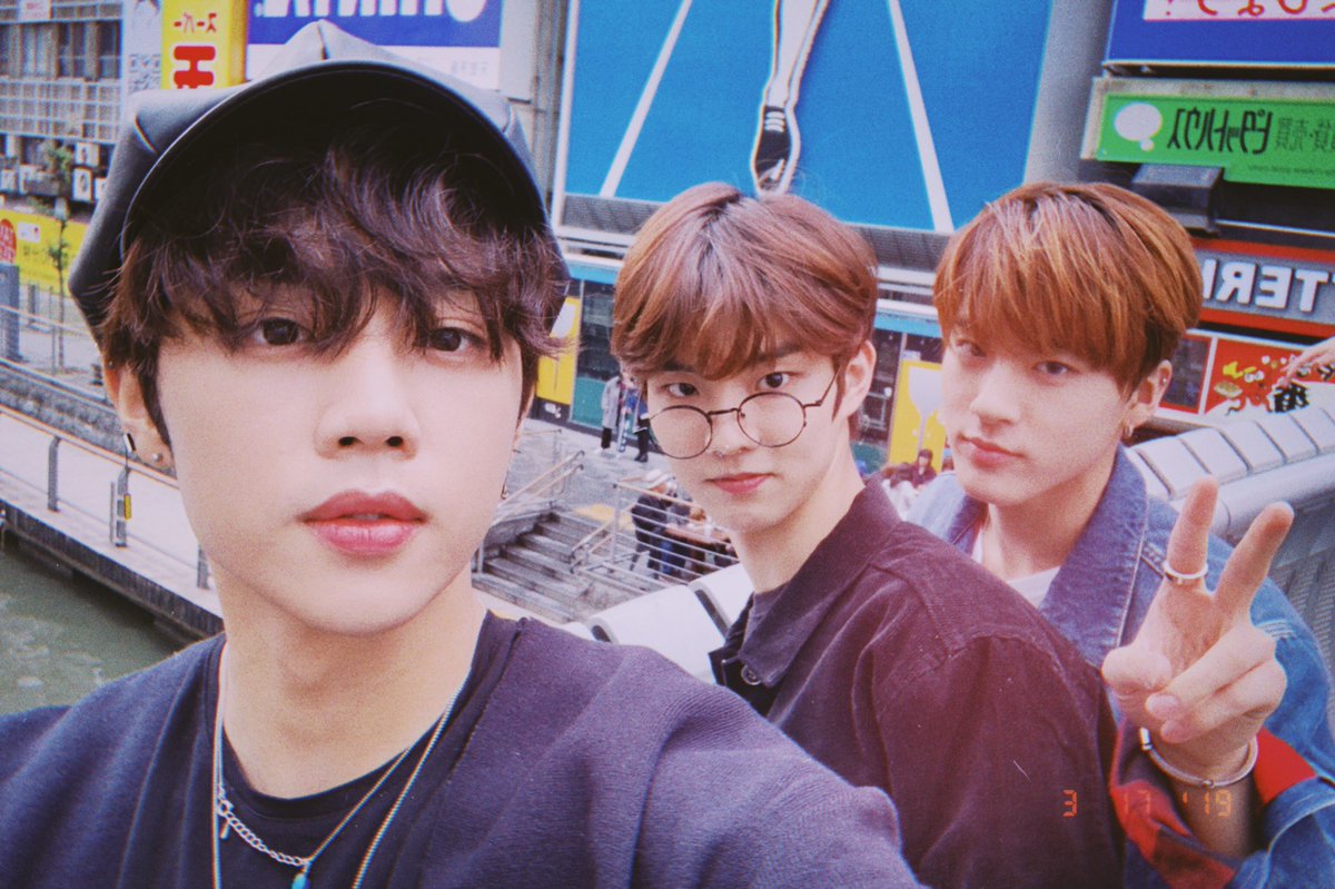 WE_THE_BOYZ's tweet photo. [에릭] 오사카에서 찰칵 
           from Osaka 😎 https://t.co/K1hg61yaWO