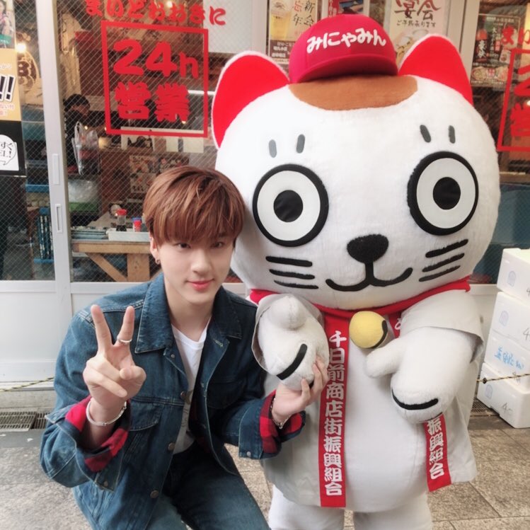 WE_THE_BOYZ's tweet photo. [에릭] 오사카에서 찰칵 
           from Osaka 😎 https://t.co/K1hg61yaWO