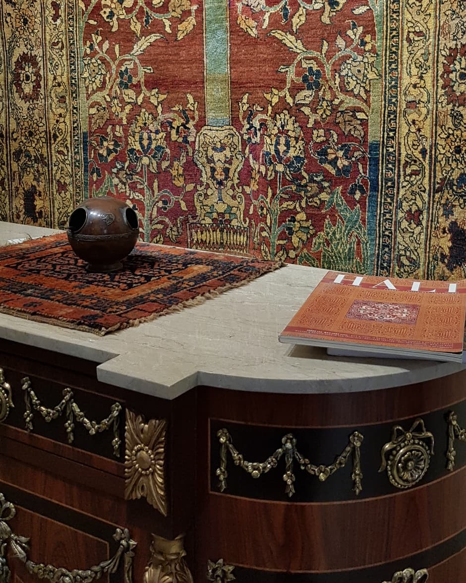Ahmedorientalc1's tweet photo. Premium Rugs & Interiors
:
#ahmedorientalcarpets #interior #interiordesign #handknottedrugs #decorativerugs #persianrugs #silkandwoollenrugs #tabrizrugs #finerugs #orientalrugs #contemporaryrugs #luxuryhome #kilims #vintagerugs #antiquerugs #rugexpert #rugrestoration #ruglove https://t.co/8PReQBSsb8