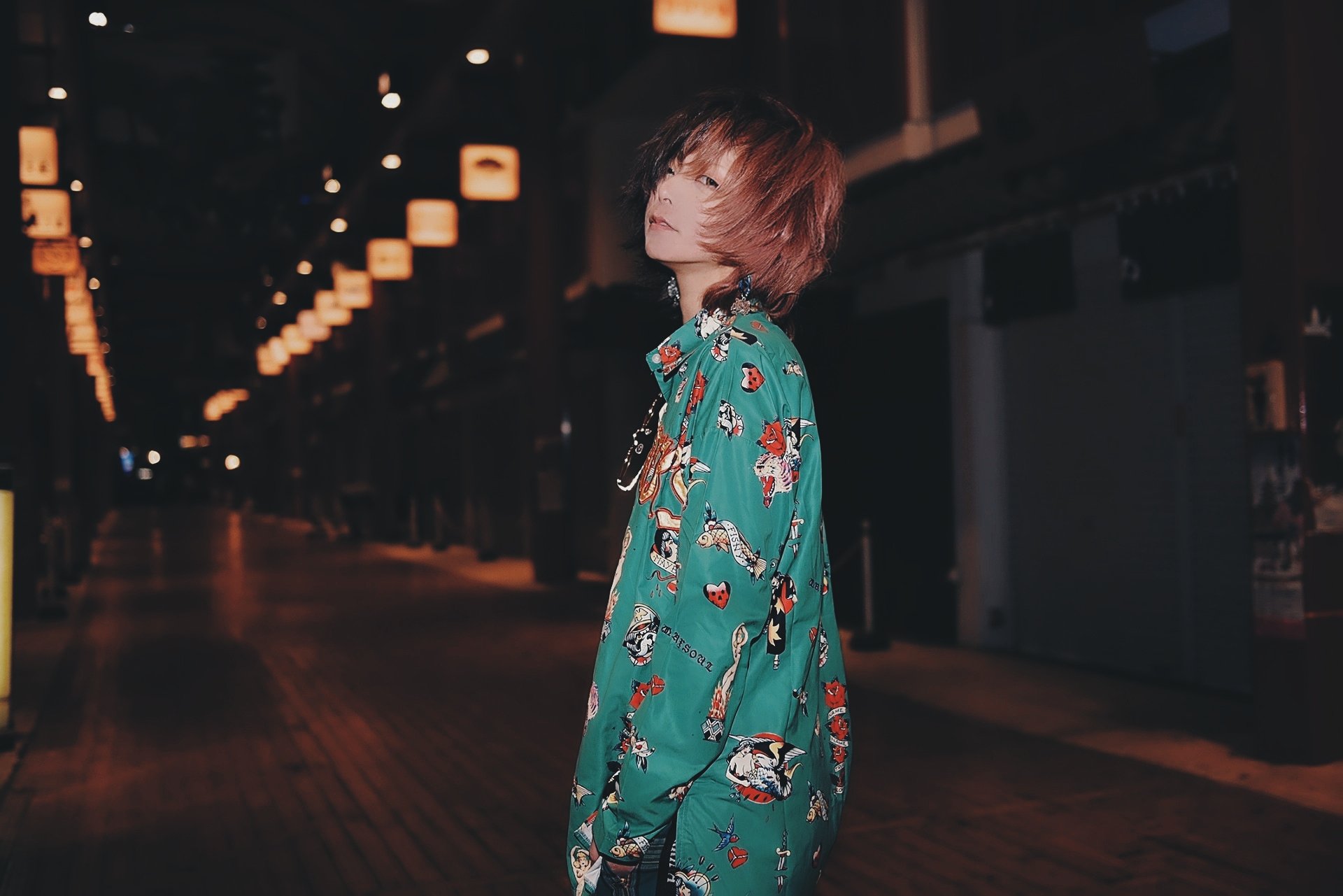 杉浦アヤカ Sugiura 𝘼 𝙮𝙖𝙠𝙖 誰だってコンプレックスはあるっての 自分は目の筋肉の病気 でしっかり開かなくてさぁ いつも眠そうって言われるしそれが嫌で常に髪で顔を隠す でもアヤカの顔を好きです 言ってくれる人に感謝してる アヤカ