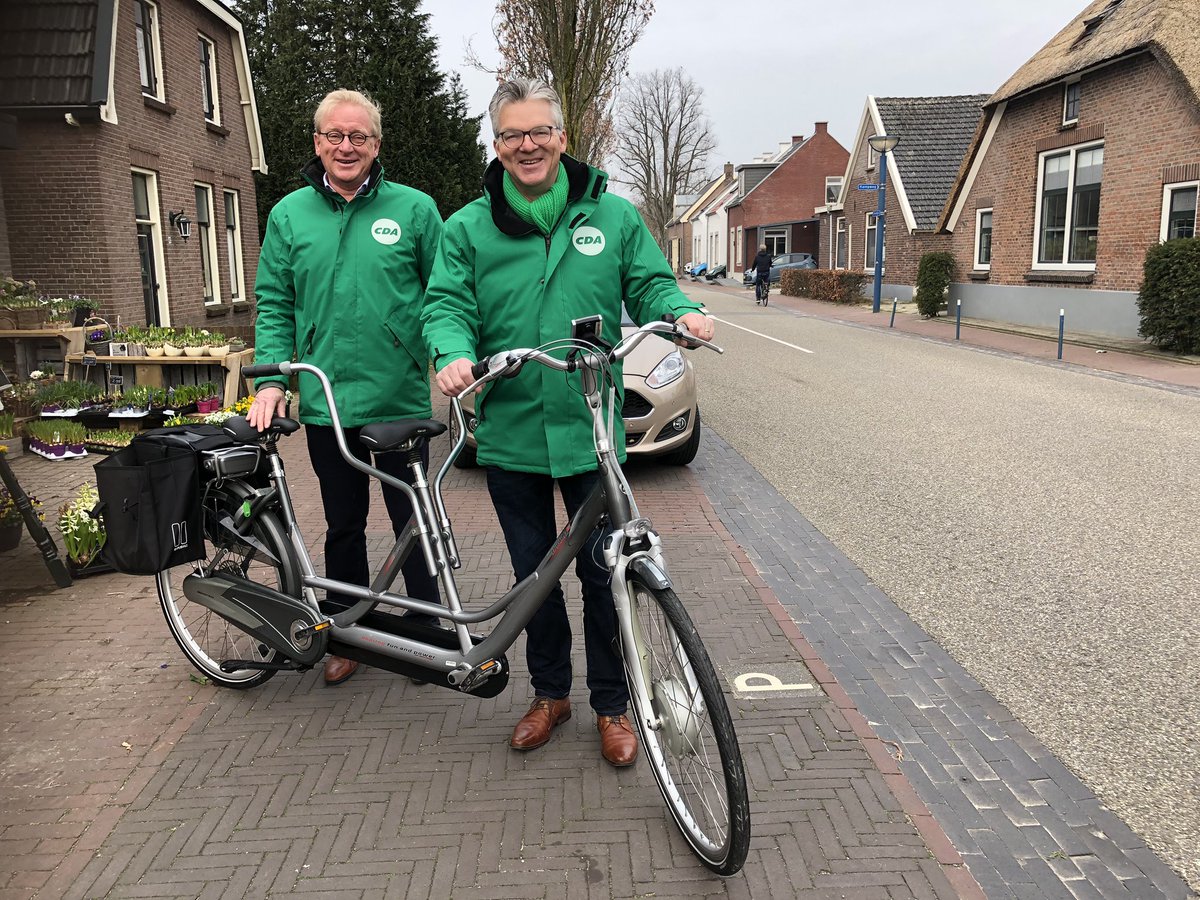 Vandaag fietst het duo <a href="/bart_vanmoorsel/">Bart van Moorsel</a> en <a href="/GroothuisH/">Henk Groothuis</a> door #Deventer en omgeving om iedereen op te roepen om te gaan stemmen. #fiets #20maart #Ps2019 <a href="/CDAOverijssel/">CDA Overijssel</a> #kiesbewustkiesBart