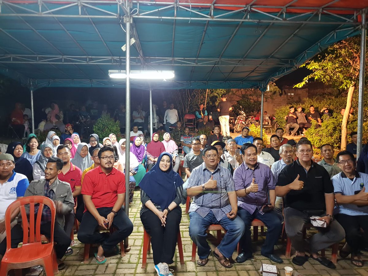 Kalo ini sosialisasi di kampung sendiri, Jatirahayu Bekasi. Ditemani para sahabat baik saya @iSuryanagara20, <a href="/JaneSha_111/">Jane Shalimar 🇲🇨🇵🇸</a>, dan Sodikin.

Sosialisasinya 1jam, ngobrol bareng warganya 2jam 😆

#latepost 
#CalegDepokBekasi 
#DemokratS14P